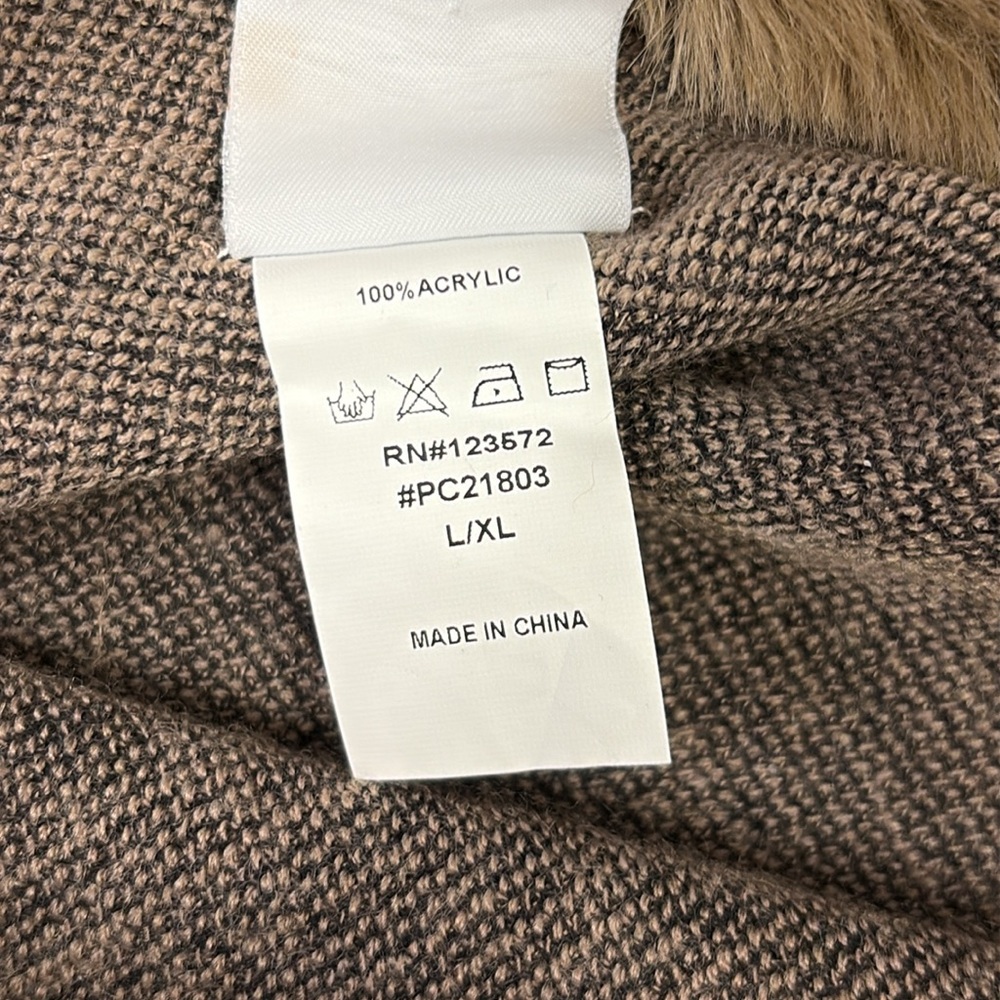 Northern Angel Faux Fur Pearl Accent Fringed Poncho L/XL - Picture 4 of 8